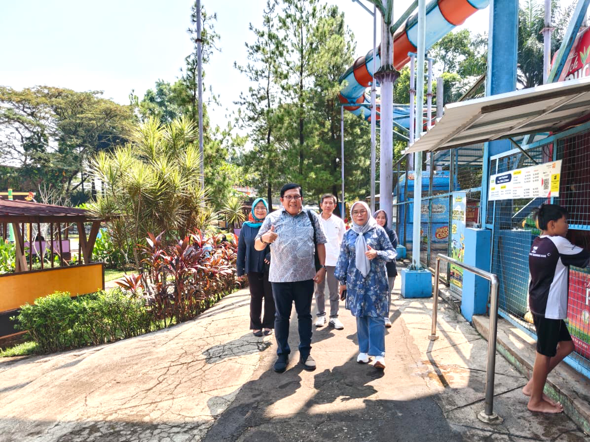 Audiensi ke Water Kingdom Mekarsari bertemu dengan Ibu Direktur beserta Staf dan Tim APINDO Kab.Bogor. Alhamdulillah UMKM Binaan APINDO telah meliki 4 booth titip barang secara permanen dan akan segera membuka booth lagi oleh Bidang Organisasi dan UMKM.